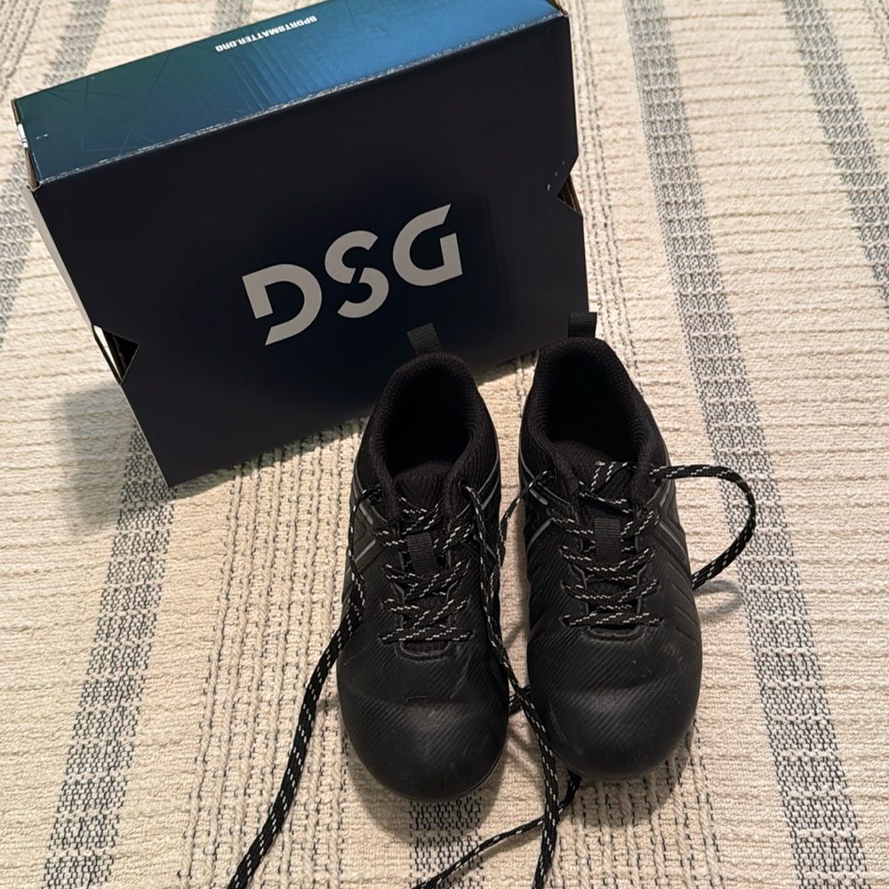DSG Size 11K Baseball Cleats